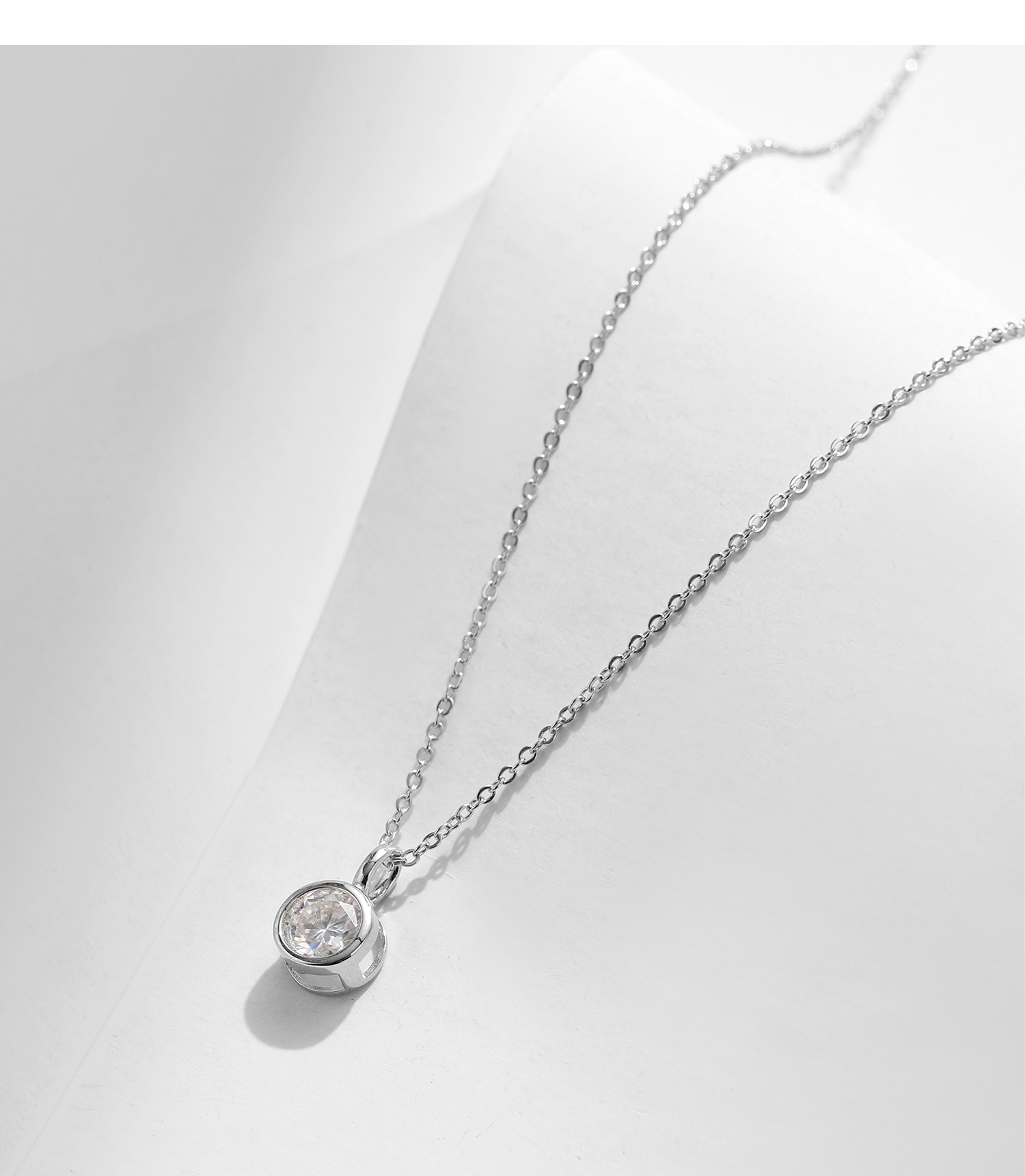 Style Ig Élégant Rond Argent Sterling Gra Placage Incruster Moissanite Plaqué Rhodium Pendentif display picture 13