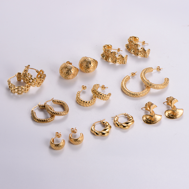 1 Pair Vintage Style C Shape Round Plating 304 Stainless Steel 18K Gold Plated Ear Studs display picture 1