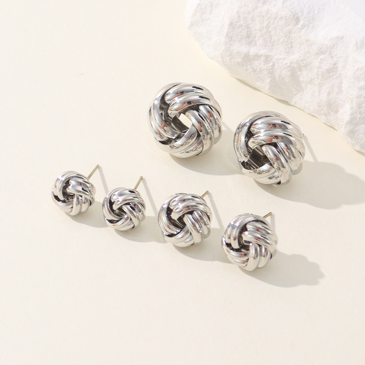 3 Pairs Hip-hop Retro Solid Color Plating Braid Metal White Gold Plated Ear Studs display picture 1