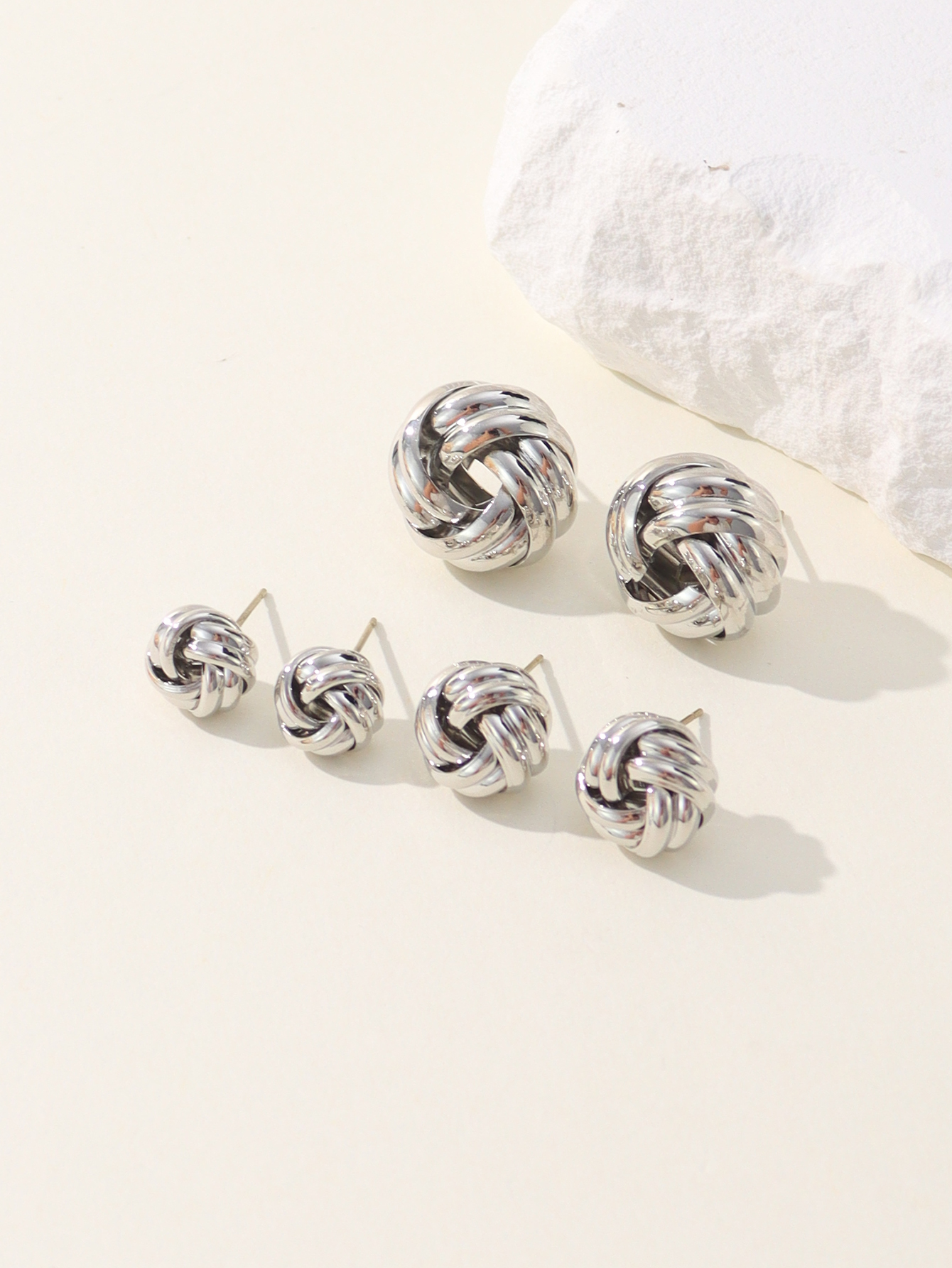 3 Pairs Hip-hop Retro Solid Color Plating Braid Metal White Gold Plated Ear Studs display picture 3