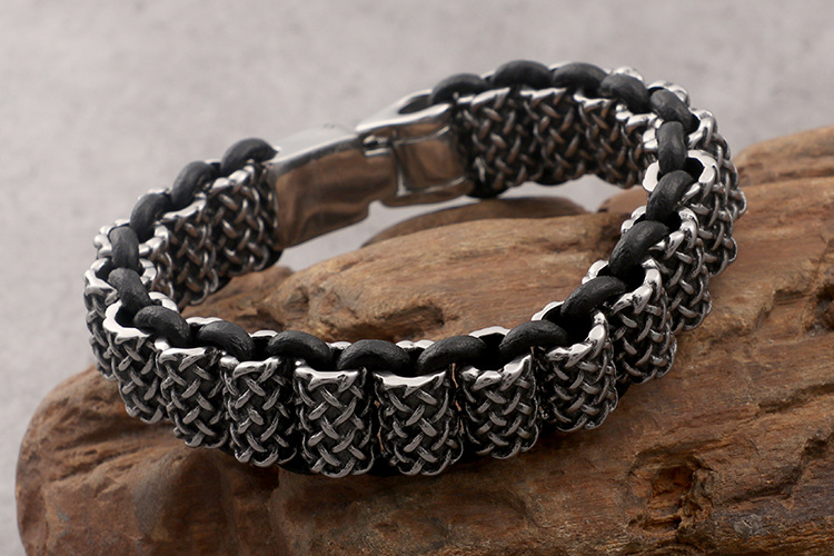 Punk Classic Style Geometric Titanium Steel Women's Bracelets display picture 1