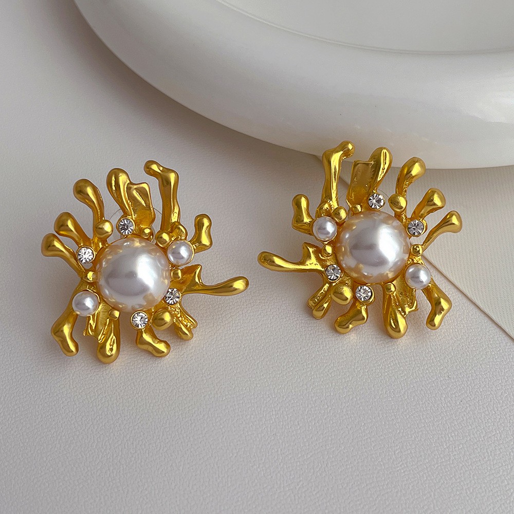 1 Piece Vintage Style Fireworks Plating Inlay Copper Artificial Pearls Artificial Diamond 18k Gold Plated Ear Studs display picture 7