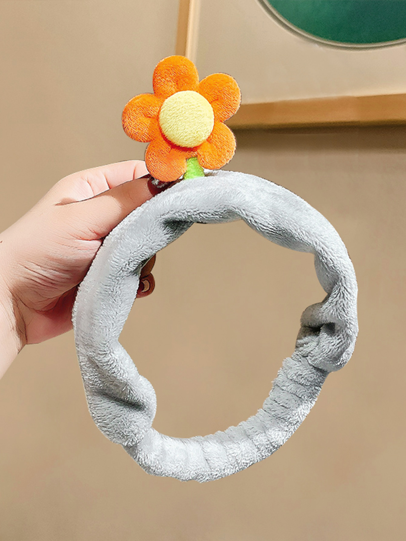 Women's Simple Style Flower Plush Hair Band display picture 1
