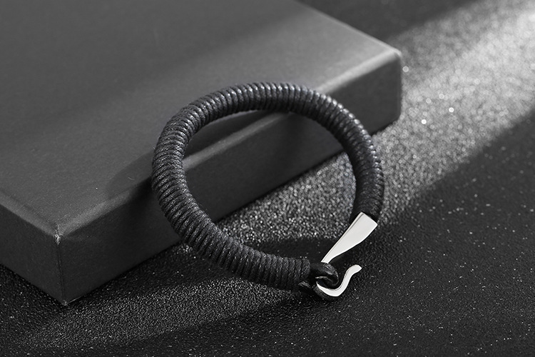 Hip-hop Retro Solid Color Pu Leather Titanium Steel Braid Men's Bracelets display picture 4