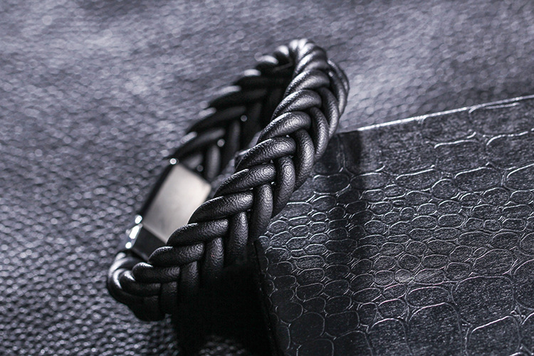 Hip-Hop Retro Solid Color Pu Leather Braid Men's Bangle display picture 1