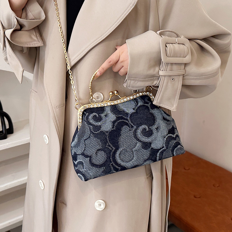 Women's Denim Flower Classic Style Sewing Thread Shell Clasp Frame Handbag display picture 8