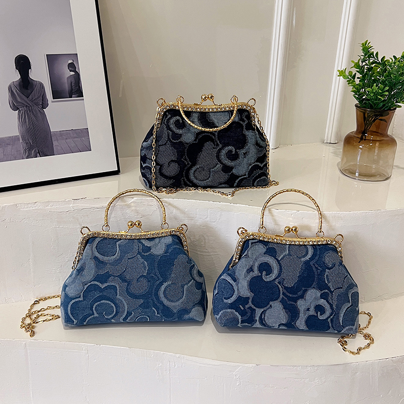 Women's Denim Flower Classic Style Sewing Thread Shell Clasp Frame Handbag display picture 10