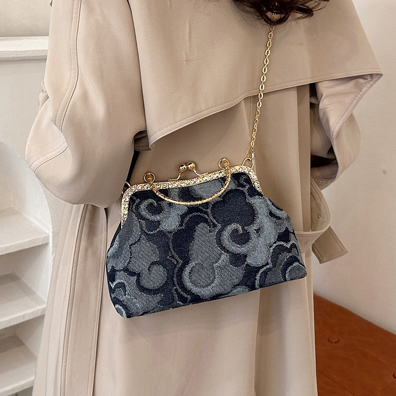 Women's Denim Flower Classic Style Sewing Thread Shell Clasp Frame Handbag display picture 7