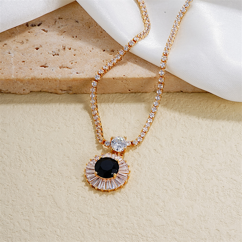 Copper IG Style Elegant Plating Inlay Round Zircon Pendant Necklace display picture 7