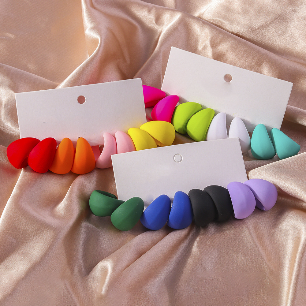 1 Pair Simple Style Solid Color Plastic Ear Studs display picture 11