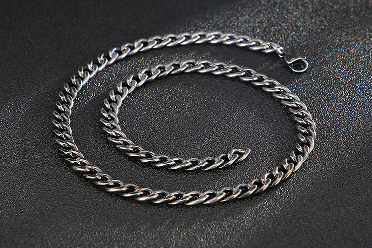 Retro Solid Color Titanium Steel Chain Men's Necklace display picture 1