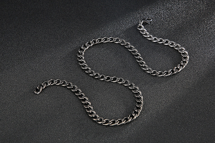 Retro Solid Color Titanium Steel Chain Men's Necklace display picture 3