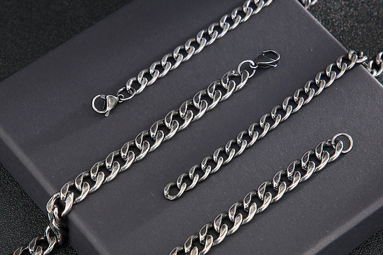 Retro Solid Color Titanium Steel Chain Men's Necklace display picture 4