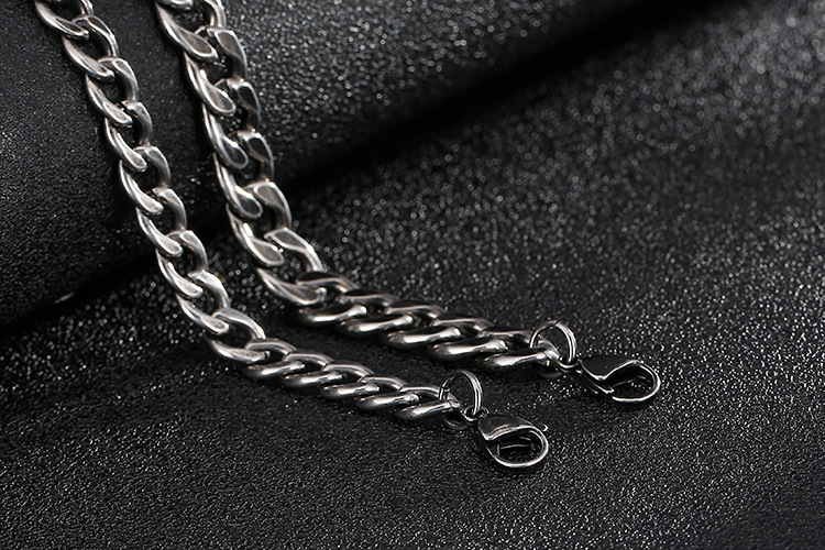 Retro Solid Color Titanium Steel Chain Men's Necklace display picture 5