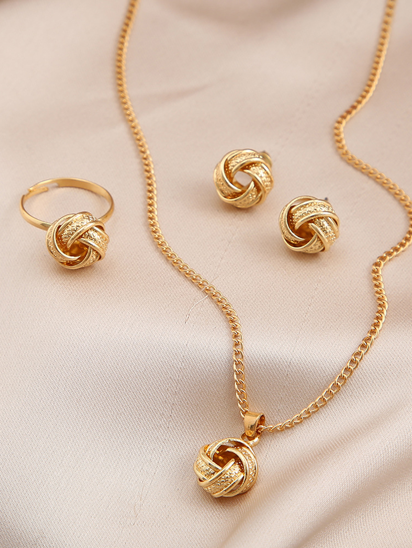 Elegant Strassenmode Einfarbig Weißgold Plattiert Vergoldet Kupfer Großhandel Ringe Ohrringe Halskette display picture 1