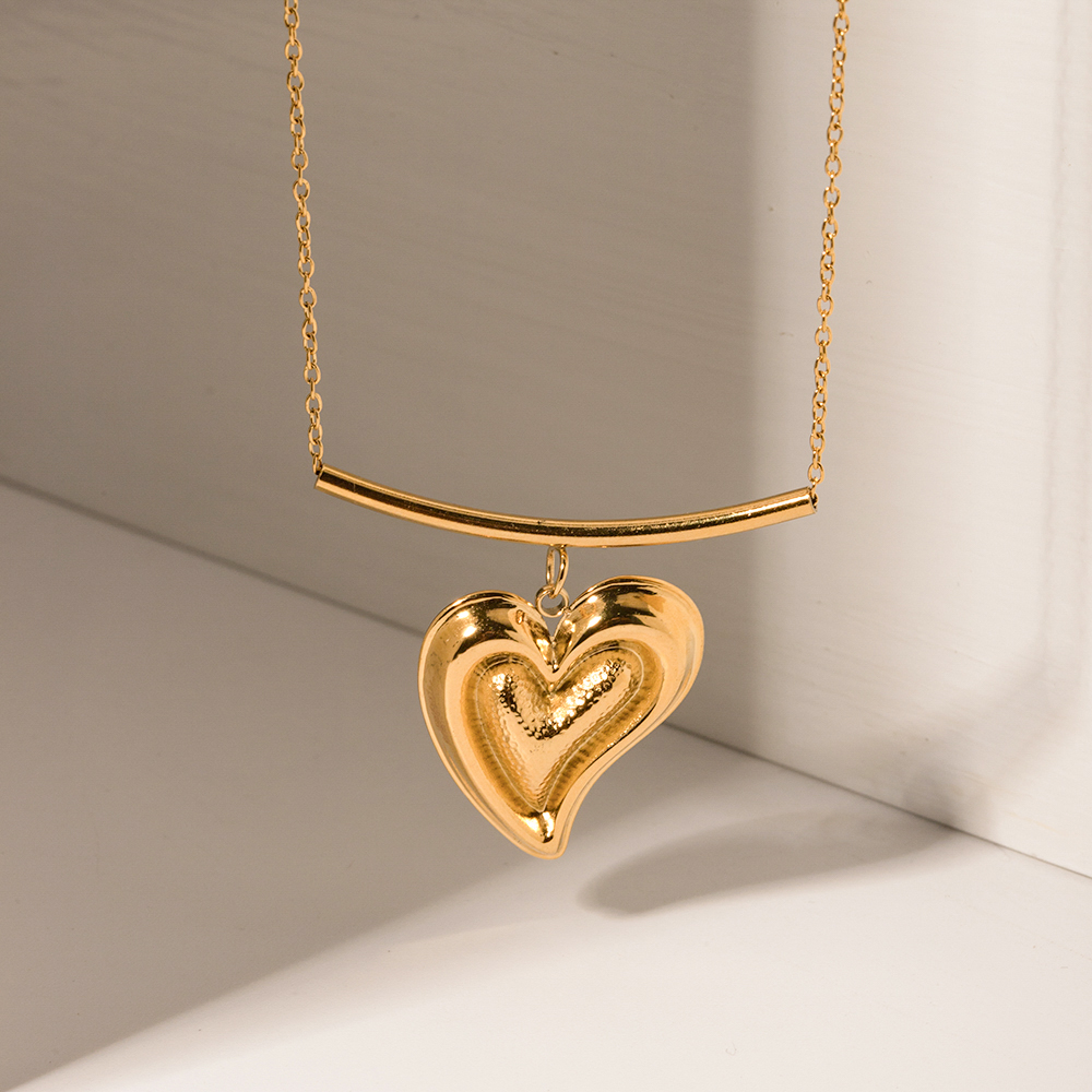 Wholesale Elegant Lady Heart Shape Stainless Steel Plating 18k Gold Plated Pendant Necklace display picture 1