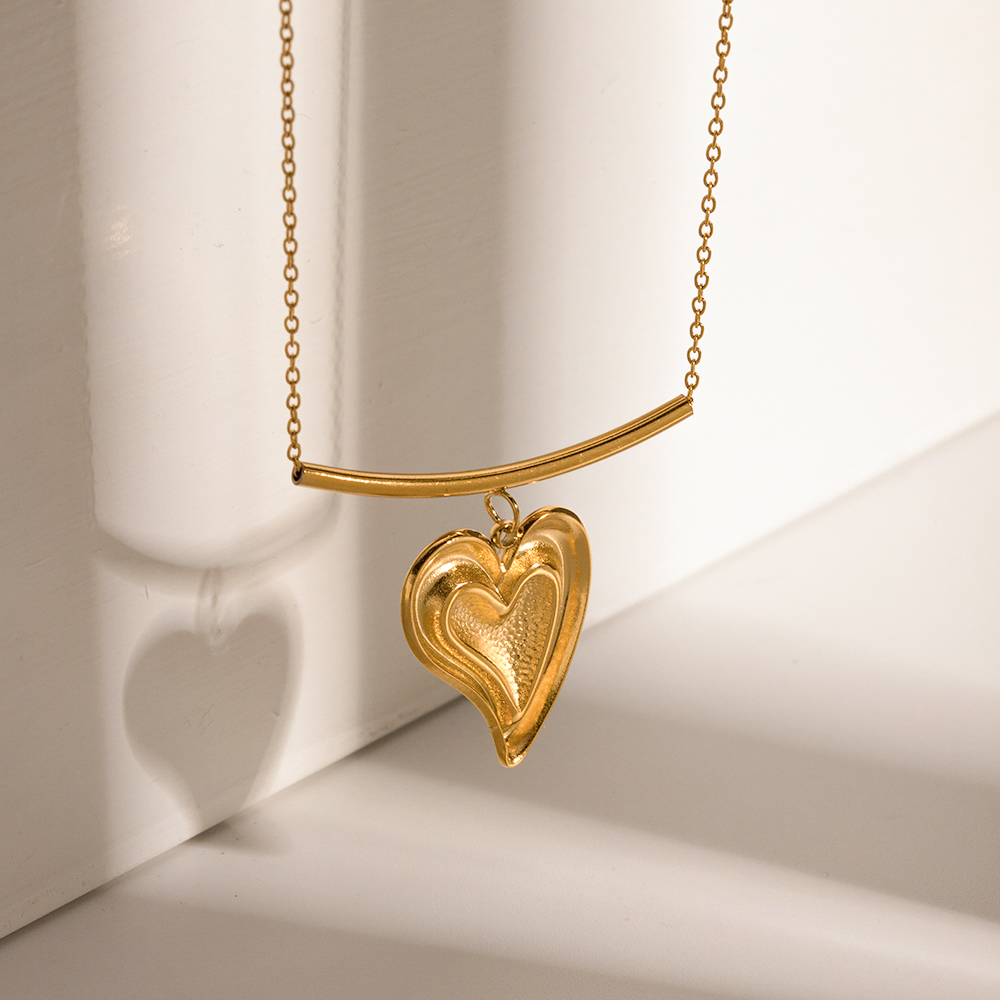 Wholesale Elegant Lady Heart Shape Stainless Steel Plating 18k Gold Plated Pendant Necklace display picture 4