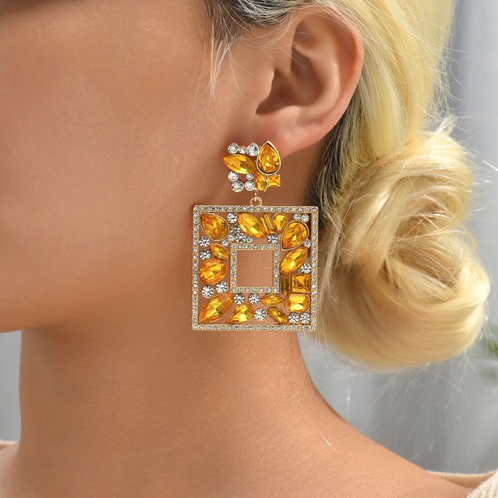 1 Pair Luxurious Shiny Square Plating Hollow Out Inlay Zinc Alloy Glass Dangling Earrings display picture 9