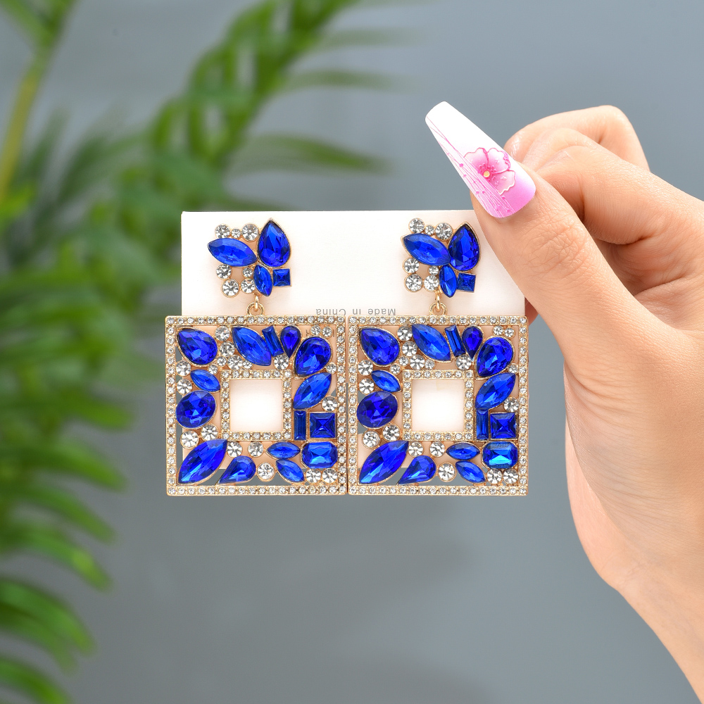 1 Paar Luxuriös Glänzend Quadrat Überzug Aushöhlen Inlay Zinklegierung Glas Hängende Ohrringe display picture 4