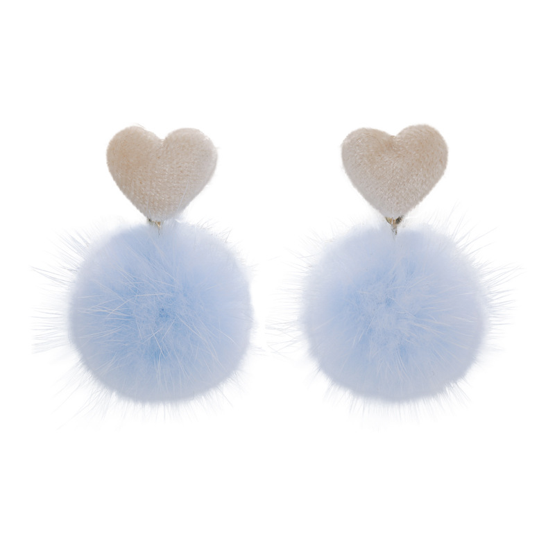 1 Pair Elegant Lady Heart Shape Plush Drop Earrings display picture 7