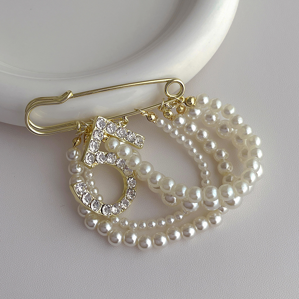 Élégant Sucré Numéro Alliage Placage Incruster Perles Artificielles Strass Femmes Broches display picture 8