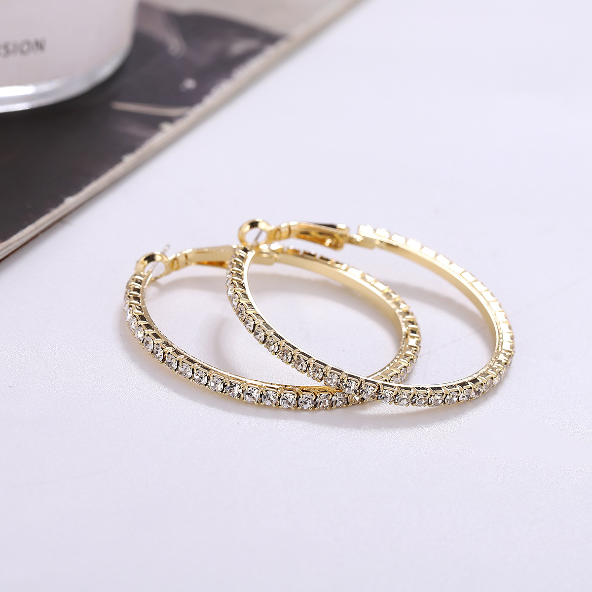 1 Pair Elegant Lady Solid Color Inlay Alloy Zircon Hoop Earrings display picture 6