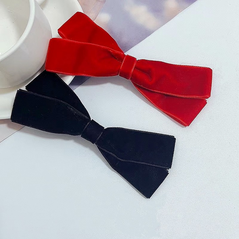 Women's Elegant Bow Knot Flannel Hair Clip display picture 1