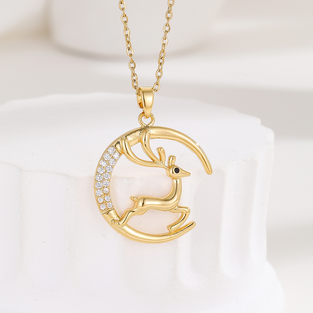 Simple Style Commute Elk Copper 18k Gold Plated Zircon Pendant Necklace In Bulk display picture 3