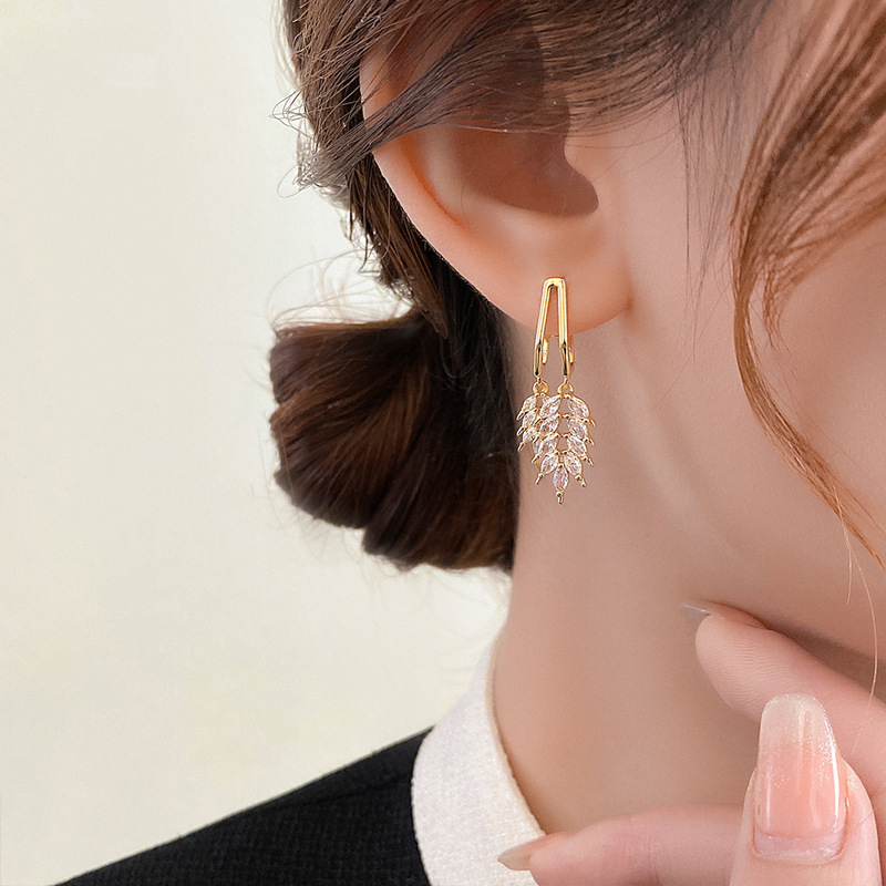 1 Pair Glam Luxurious Grain Plating Inlay Copper Alloy Zircon 18k Gold Plated Drop Earrings display picture 4