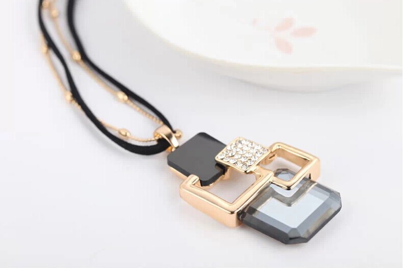 Elegant Lady Geometric Alloy Plating Inlay Artificial Gemstones Women's Sweater Chain display picture 1