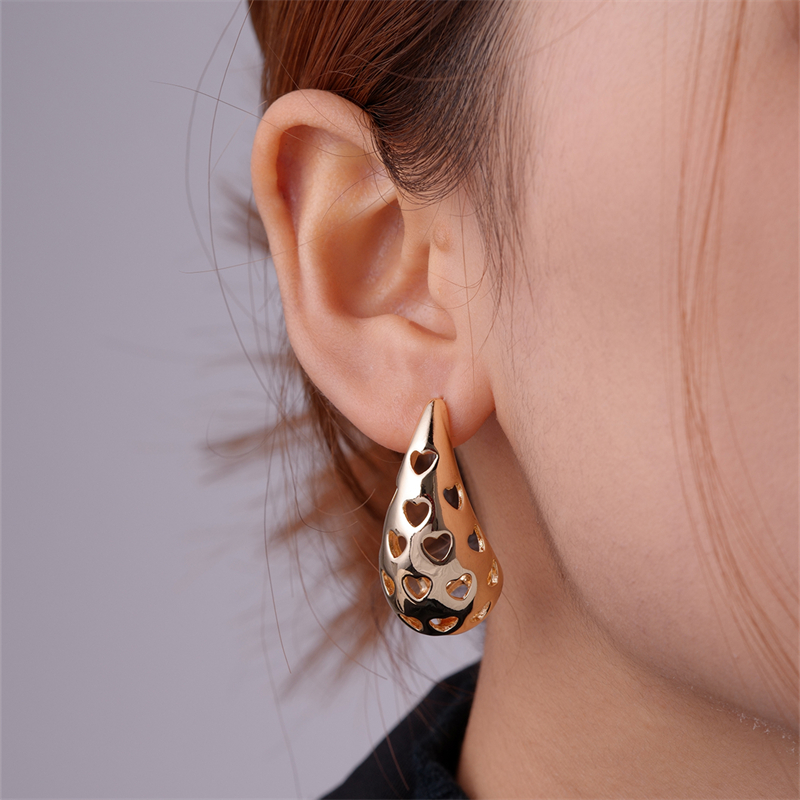 1 Pair Exaggerated Simple Style C Shape U Shape Geometric Polishing Plating Hollow Out 304 Stainless Steel Copper Ear Studs display picture 16