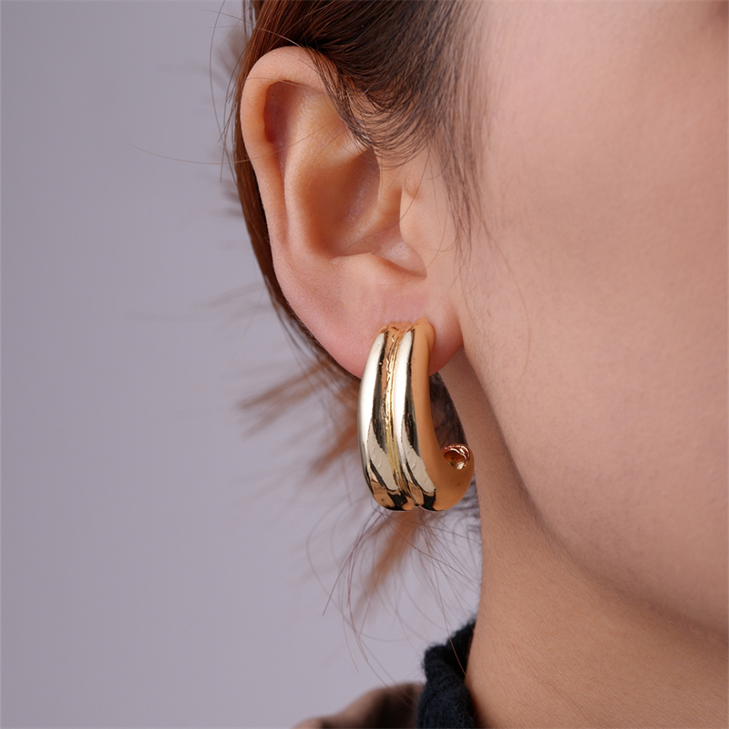 1 Pair Exaggerated Simple Style C Shape U Shape Geometric Polishing Plating Hollow Out 304 Stainless Steel Copper Ear Studs display picture 18