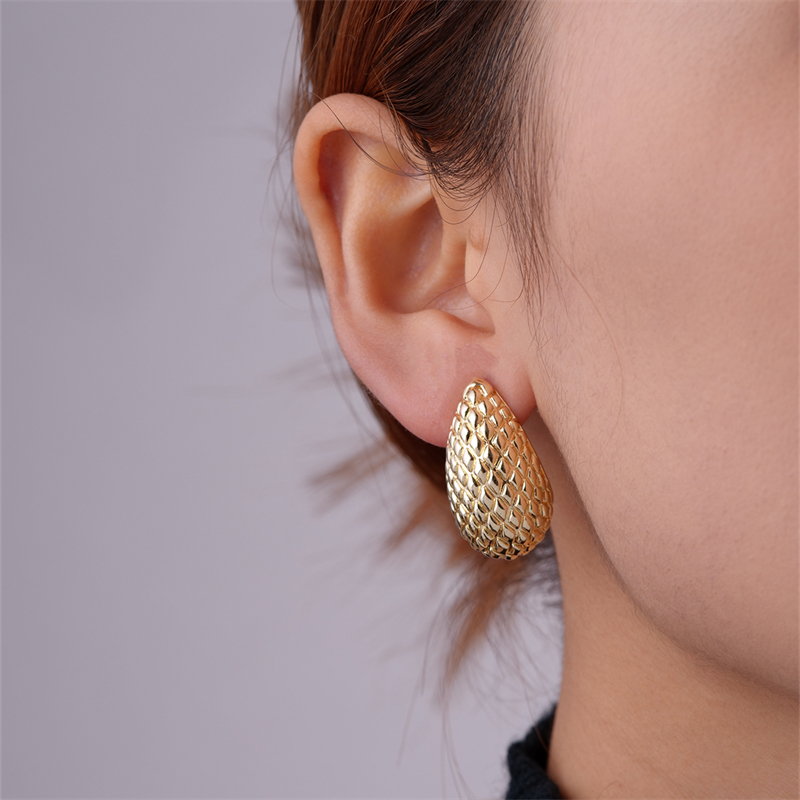 1 Pair Exaggerated Simple Style C Shape U Shape Geometric Polishing Plating Hollow Out 304 Stainless Steel Copper Ear Studs display picture 20