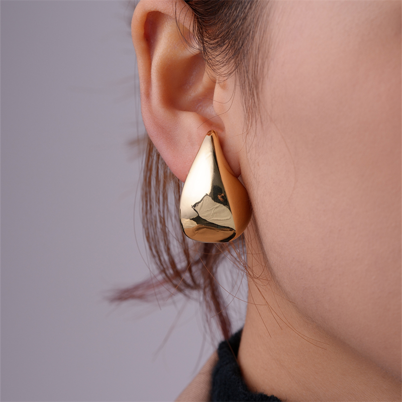1 Pair Exaggerated Simple Style C Shape U Shape Geometric Polishing Plating Hollow Out 304 Stainless Steel Copper Ear Studs display picture 31