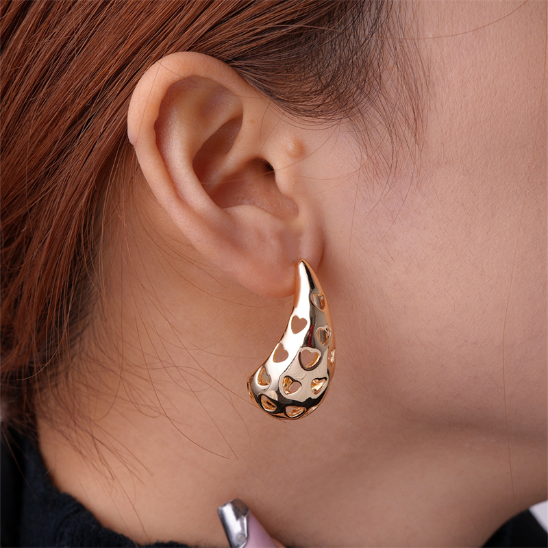 1 Pair Exaggerated Simple Style C Shape U Shape Geometric Polishing Plating Hollow Out 304 Stainless Steel Copper Ear Studs display picture 33