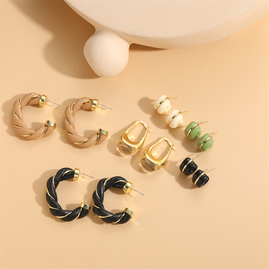 1 Pair Simple Style C Shape Twist Plating Resin Metal Copper 14k Gold Plated Ear Studs display picture 4