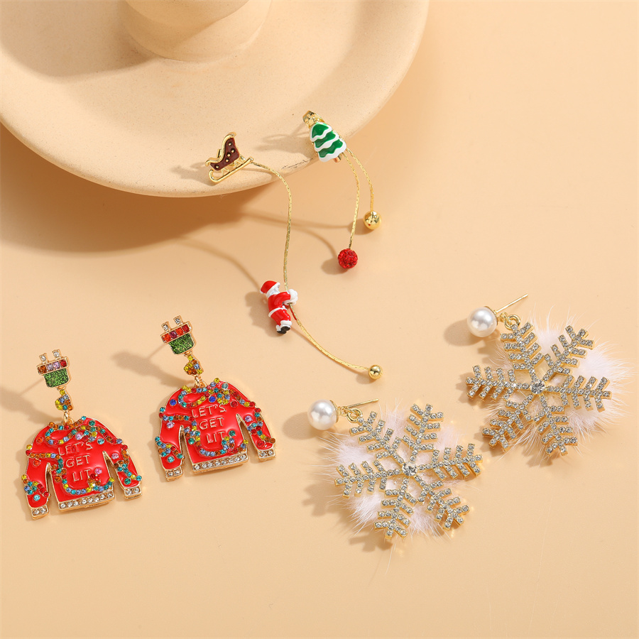 1 Pair Cute Sweet Santa Claus Snowflake Enamel Plating Inlay Alloy Rhinestones Gold Drop Earrings display picture 3