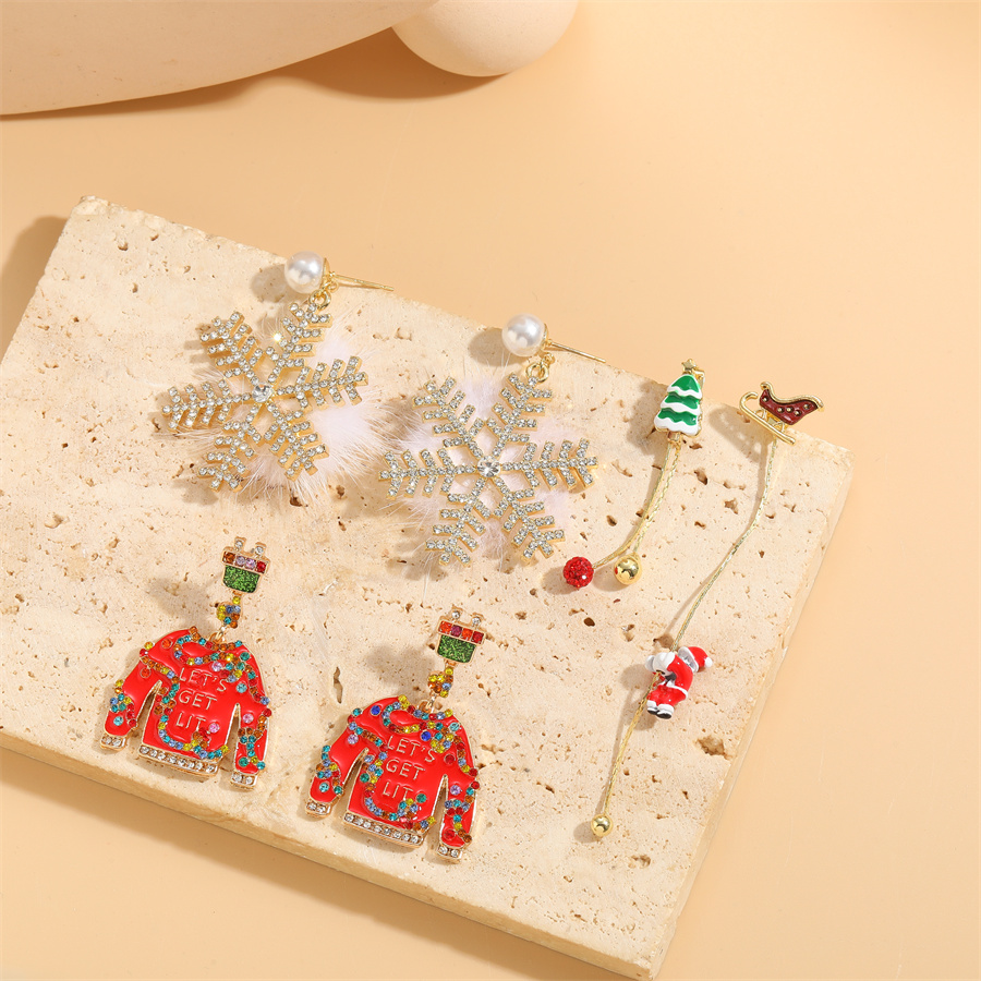 1 Pair Cute Sweet Santa Claus Snowflake Enamel Plating Inlay Alloy Rhinestones Gold Drop Earrings display picture 7