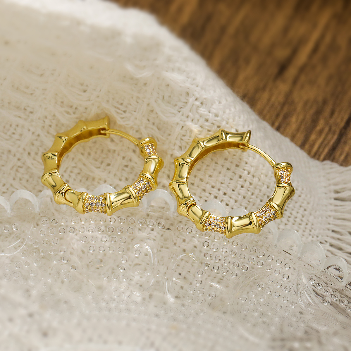 1 Pair Simple Style Geometric Leaves Plating Inlay Copper Zircon 18k Gold Plated Hoop Earrings display picture 5