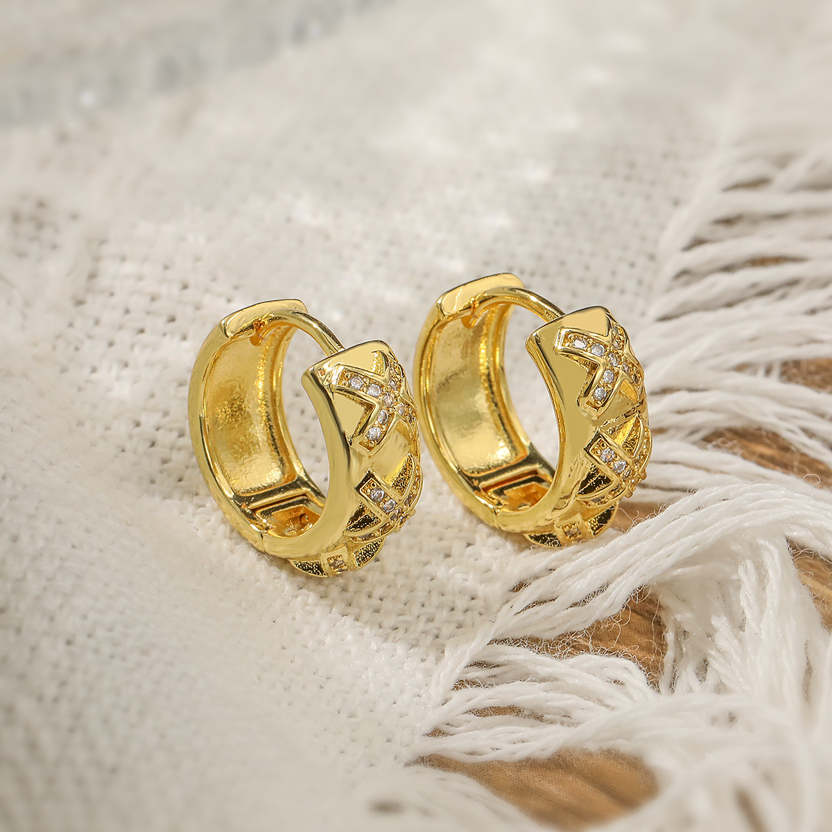 1 Pair Simple Style Geometric Leaves Plating Inlay Copper Zircon 18k Gold Plated Hoop Earrings display picture 4