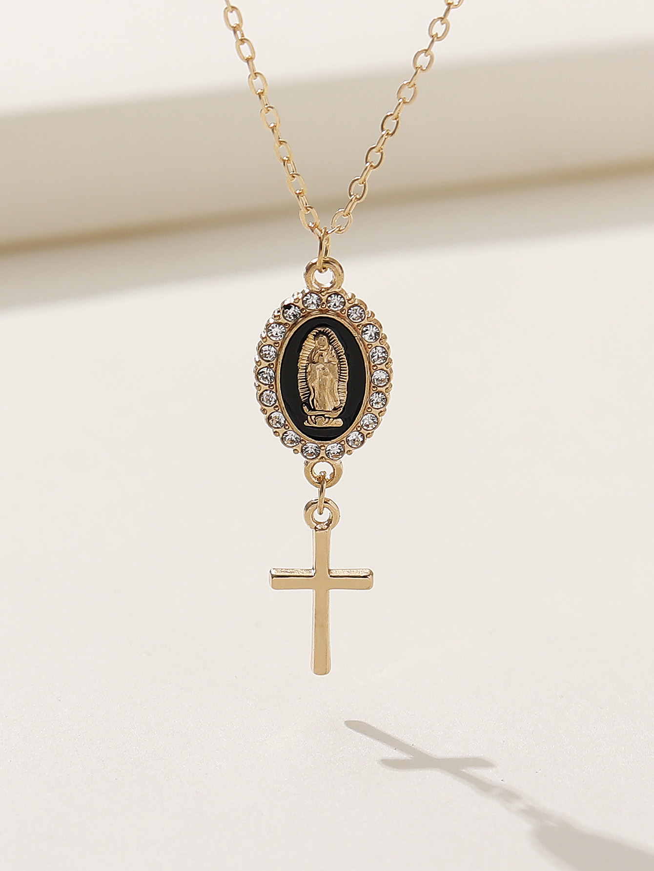 Classical Retro Virgin Mary Oval Artificial Rhinestones Alloy Wholesale Pendant Necklace display picture 1