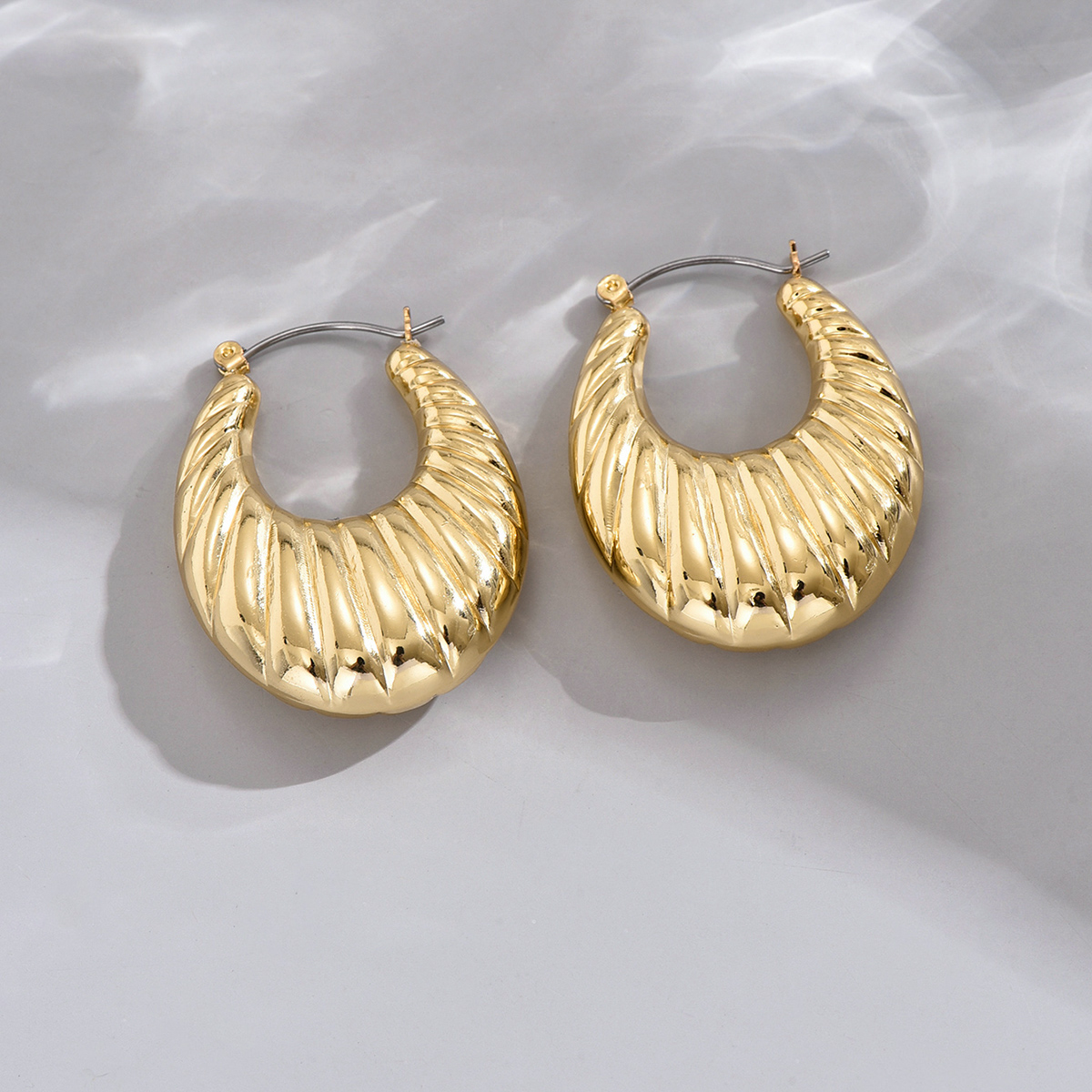 1 Pair Retro Simple Style Solid Color Ferroalloy Earrings display picture 5