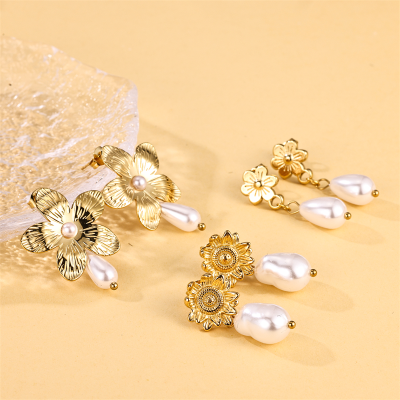 1 Pair Ig Style Sweet Flower Plating Stainless Steel Imitation Pearl 18k Gold Plated Drop Earrings display picture 1