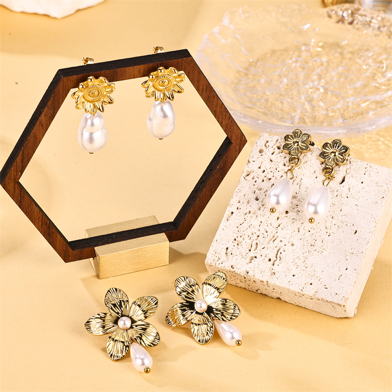 1 Pair Ig Style Sweet Flower Plating Stainless Steel Imitation Pearl 18k Gold Plated Drop Earrings display picture 3