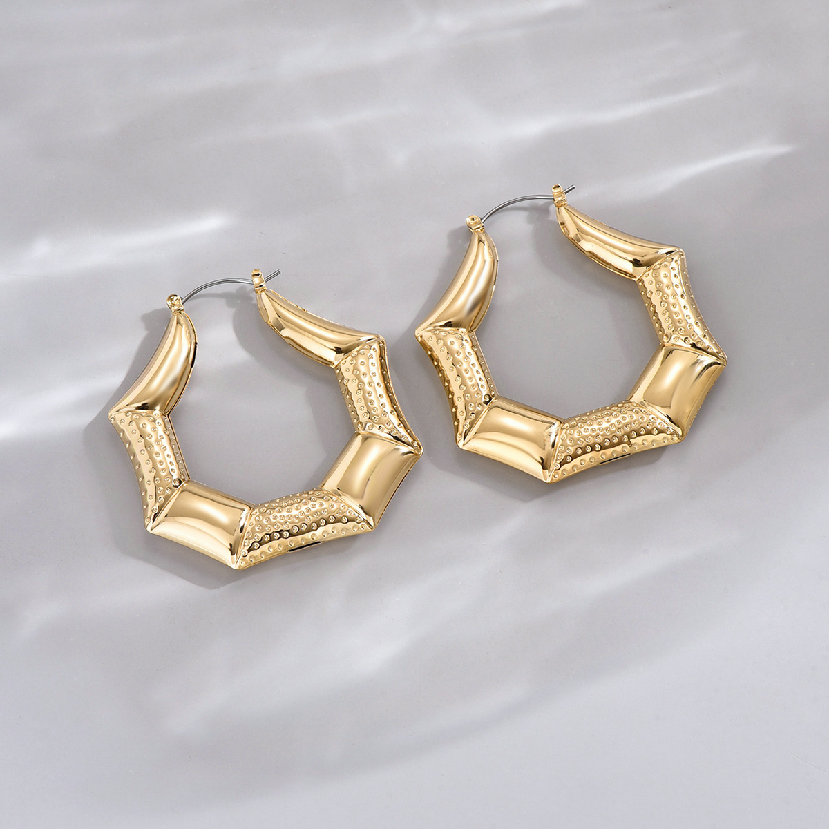 1 Pair Retro Simple Style Solid Color Ferroalloy Earrings display picture 1