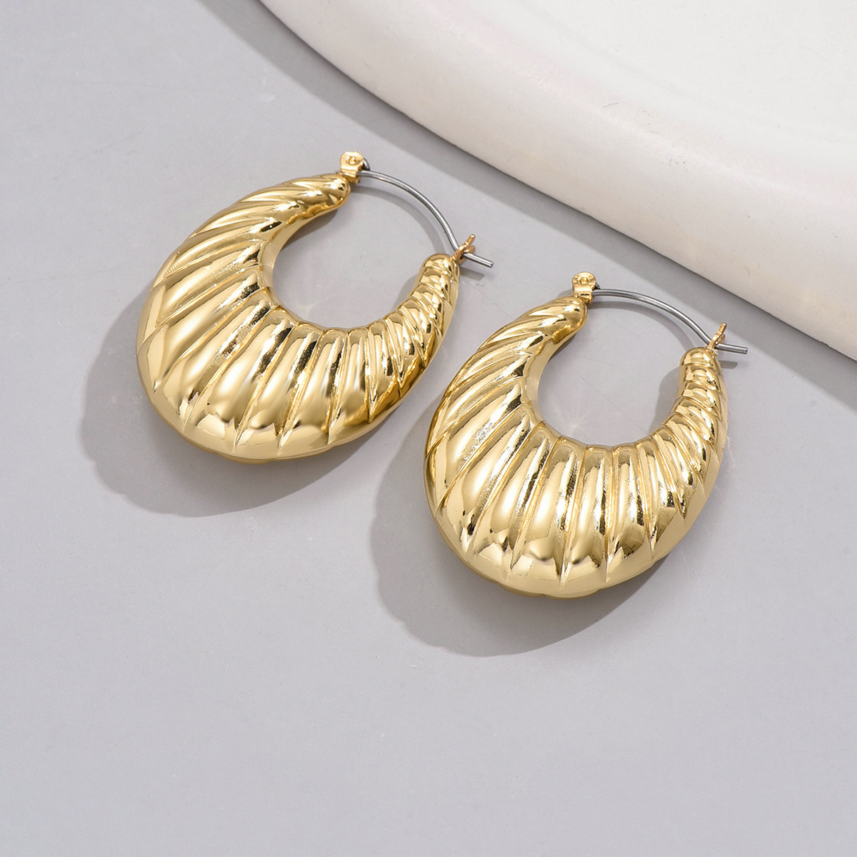 1 Pair Retro Simple Style Solid Color Ferroalloy Earrings display picture 8
