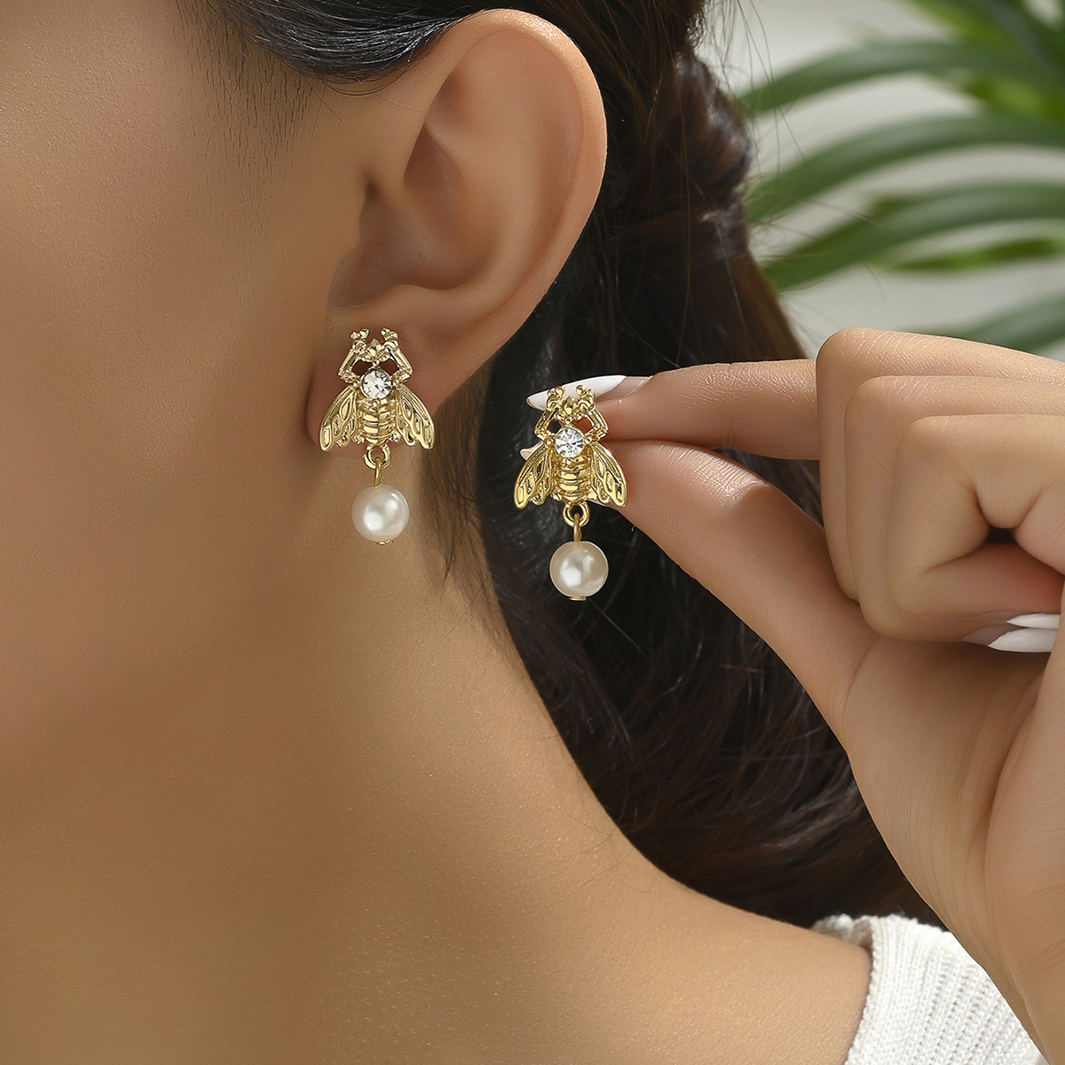 1 Pair Simple Style Insect Bow Knot Pearl Inlay Alloy Zinc Rhinestones Drop Earrings Ear Studs display picture 2