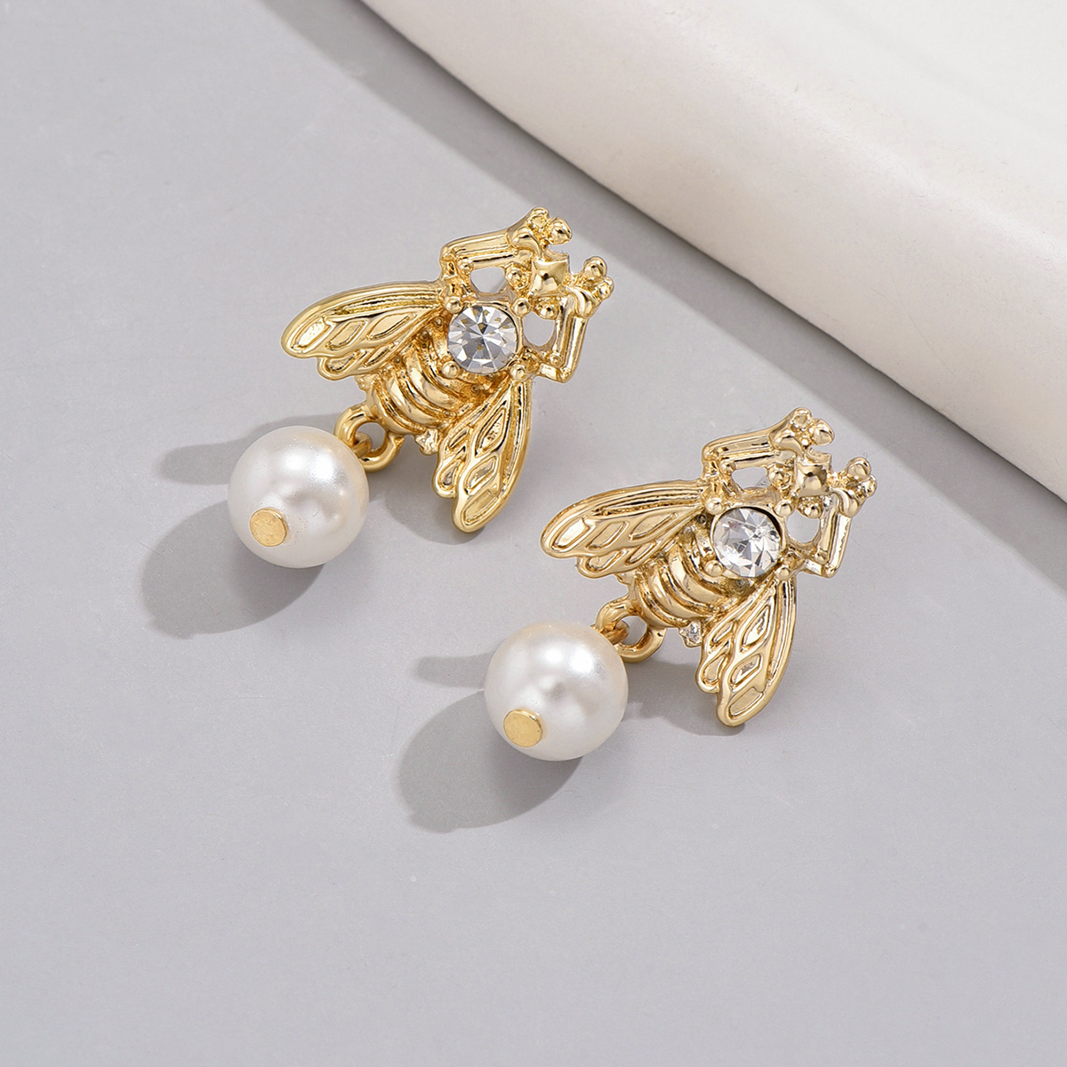 1 Pair Simple Style Insect Bow Knot Pearl Inlay Alloy Zinc Rhinestones Drop Earrings Ear Studs display picture 4