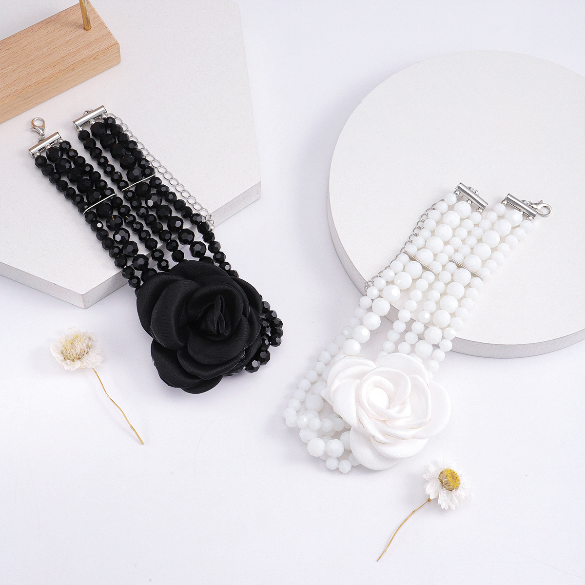 Elegant Simple Style Flower Synthetic Resin Cloth Handmade Women's Choker display picture 8