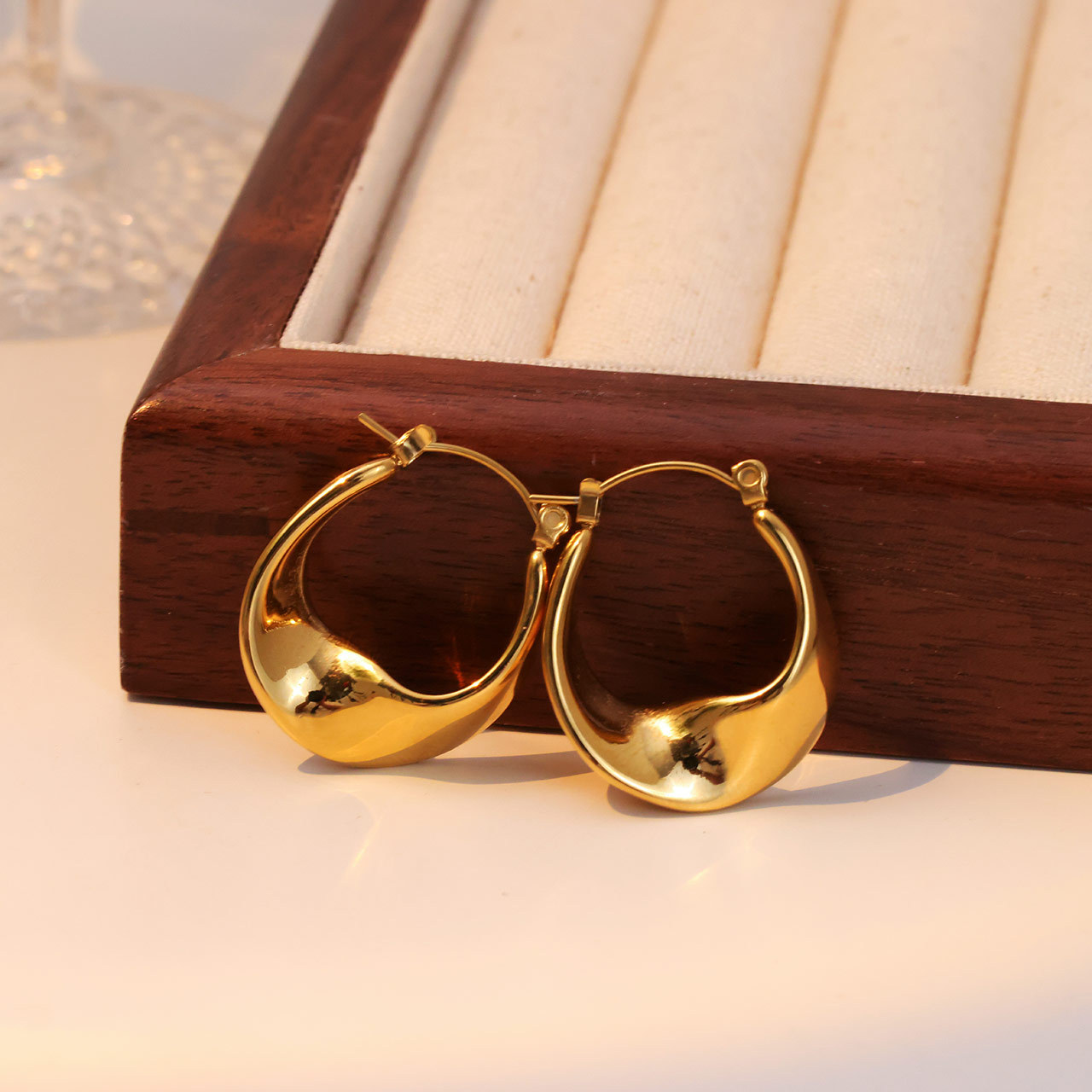1 Pair Casual Vintage Style Solid Color Plating Stainless Steel Gold Plated Earrings display picture 1